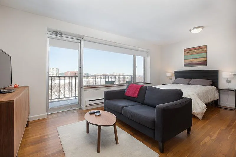 Studio, 400 sqft, $3,200 — Photo 4