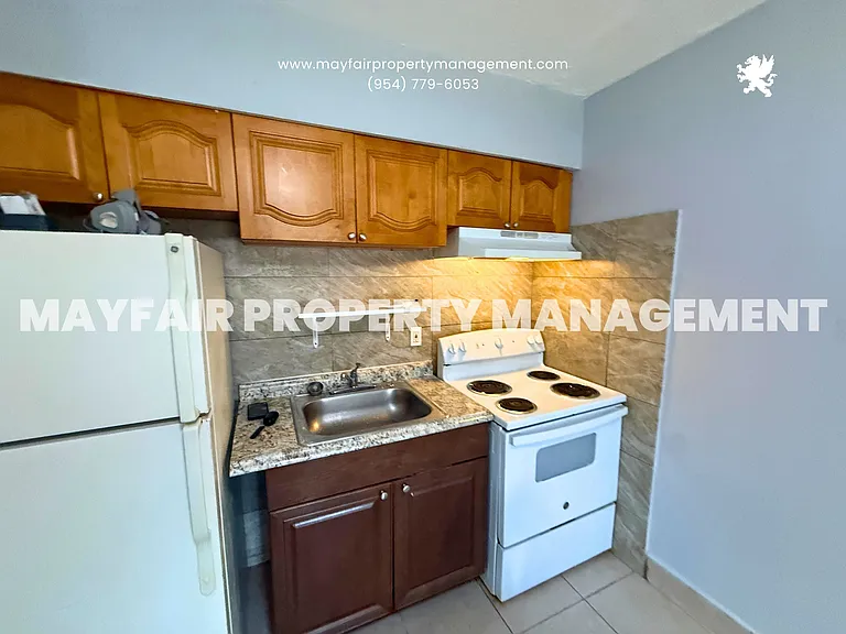 100 NW 30th Ave #4 — Photo 3