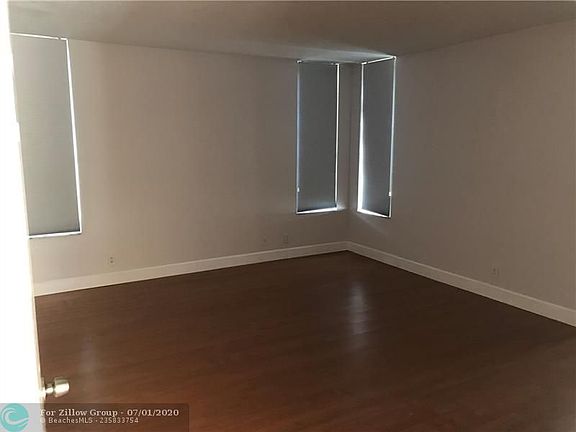 4th image of 3970 Oaks Clubhouse Dr APT 101