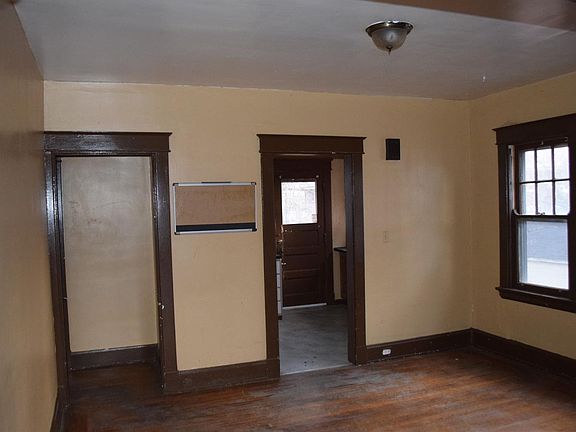 3rd image of 2951 Kling Ave