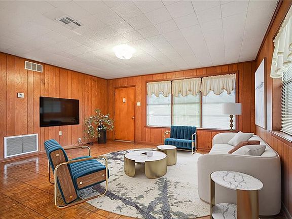 3rd image of 237 Roselyn Park Pl