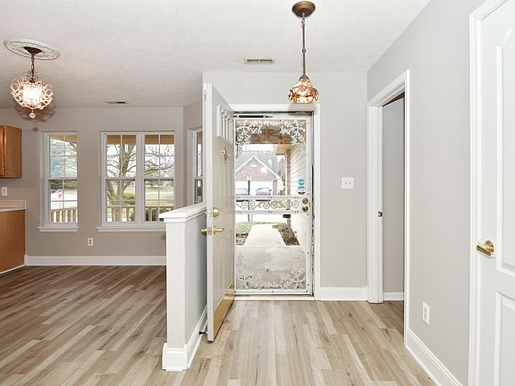 5th image of 878 Charter Woods Dr