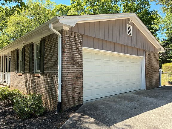 3rd image of 1106 Laurel Ct