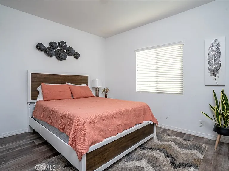 423 E Stuart Ave — Photo 26