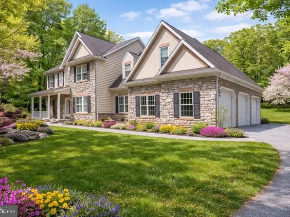 304 Iron Valley Dr, Lebanon, PA 17042