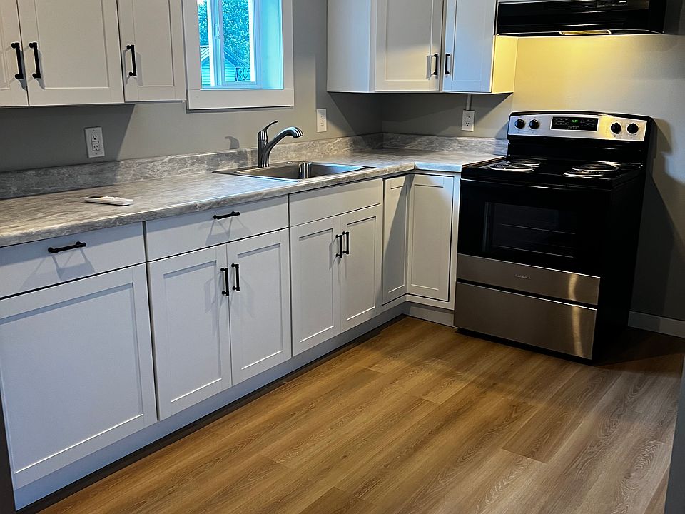 1st image of 10 Linda Ln