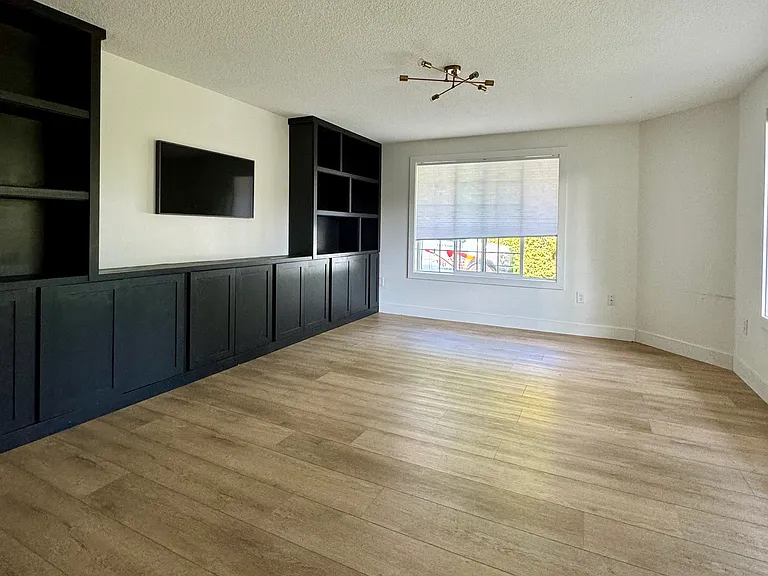 NW 32nd Ave — Photo 3