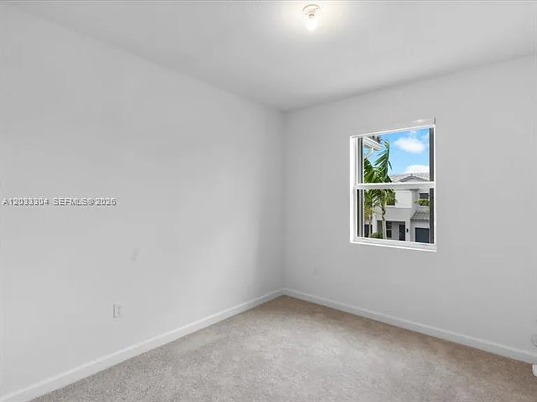 106 SW 184th Pl — Photo 28