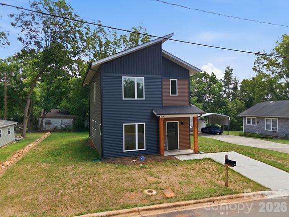 2nd image of 215 Green St