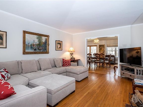 2nd image of 104 Parkview Dr