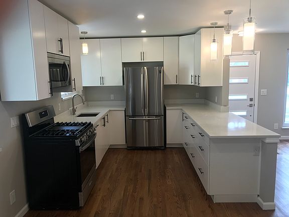 3rd image of 3531 Greenway Ave