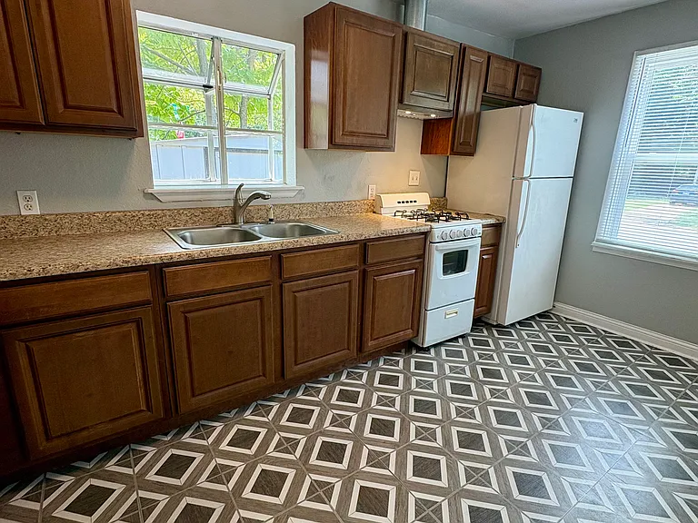 501 N University Blvd — Photo 2
