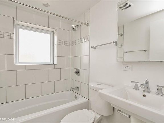 3rd image of 5501 W Wilson Ave #G