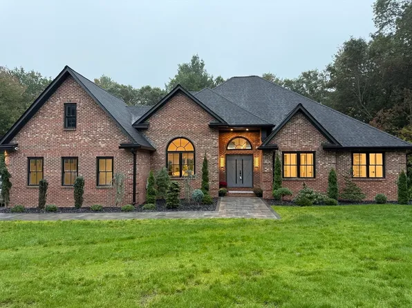 70 Colonial Dr, Shrewsbury, MA 01545