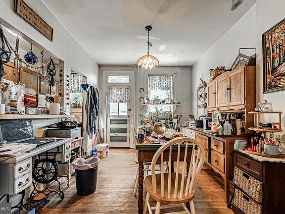 5th image of 2730 Pelham Ave