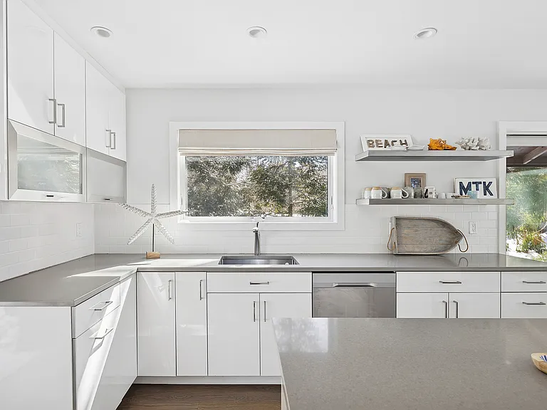 16 Roosevelt Rd — Photo 9