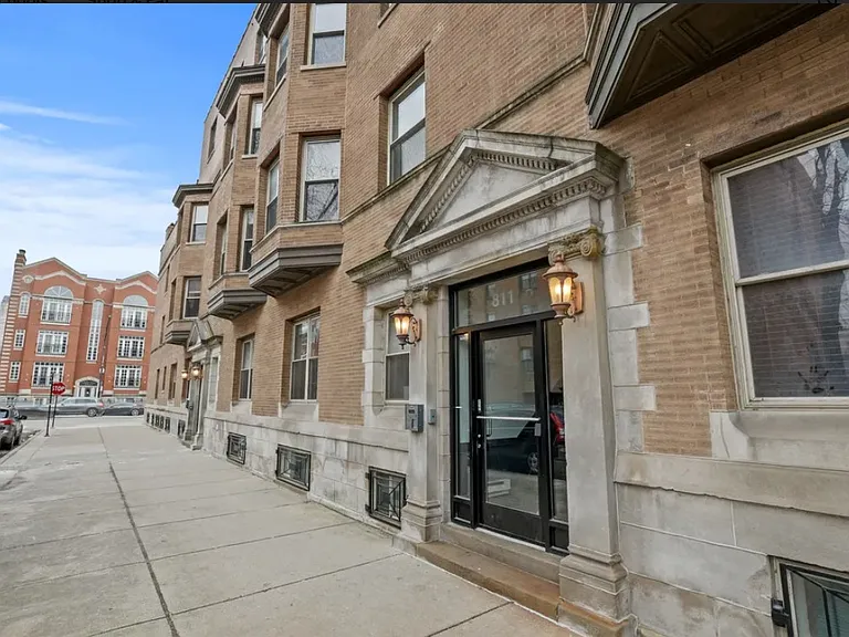 811 W Lill Ave #204 — Photo 1