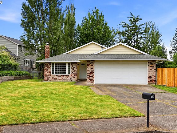 3rd image of 405 SE 21st St