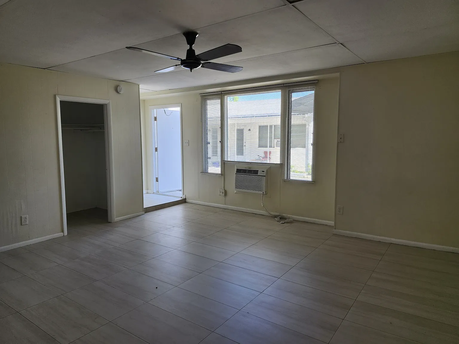 Studio, 400 sqft, $1,350 — Photo 3