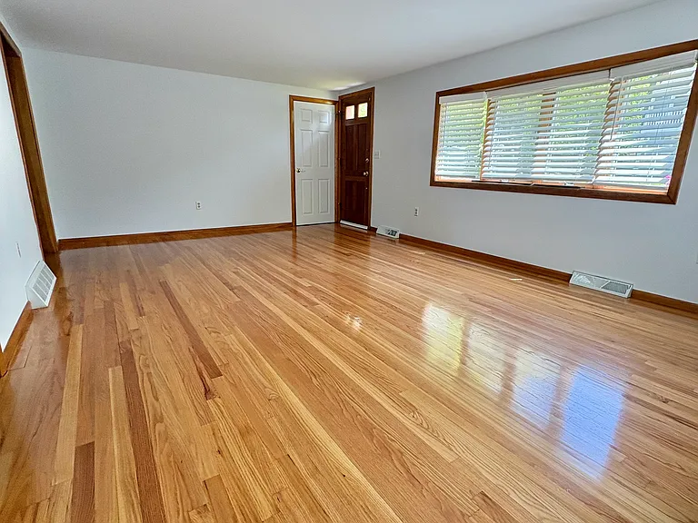 171 Edgewater Dr W — Photo 12