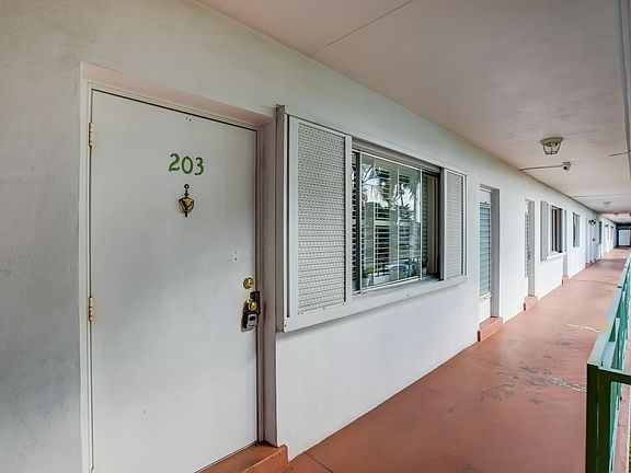 5th image of 515 S Crescent Dr APT 203