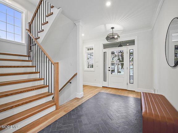 5th image of 167 Chelsea Avenue