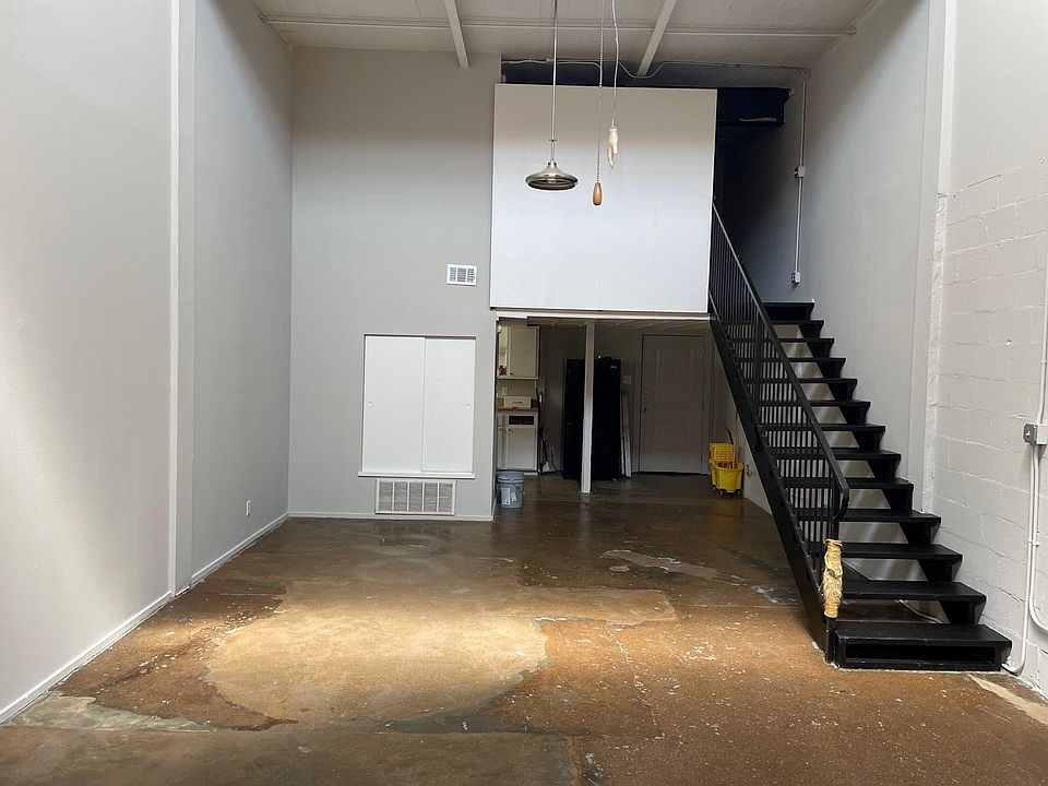 1st image of 2501 S Harwood St APT 3