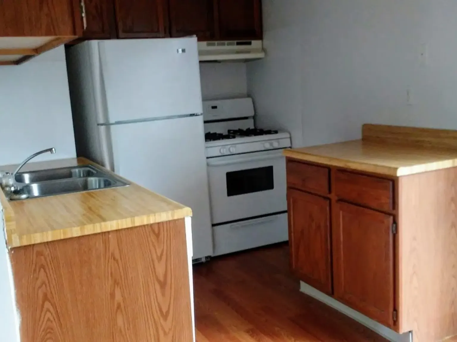 Townhouse Village Apartments — Photo 2