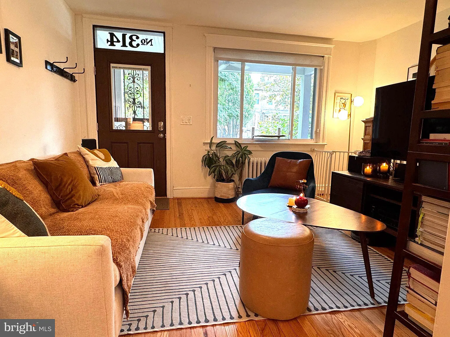 2 bed, 2.0 bath, 1321 sqft, $3,450 — Photo 2