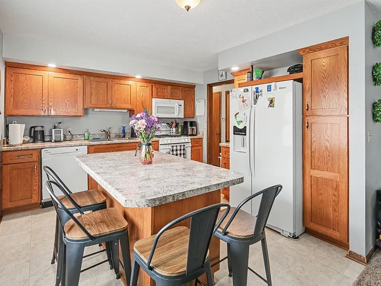 70 Brook Cir — Photo 1