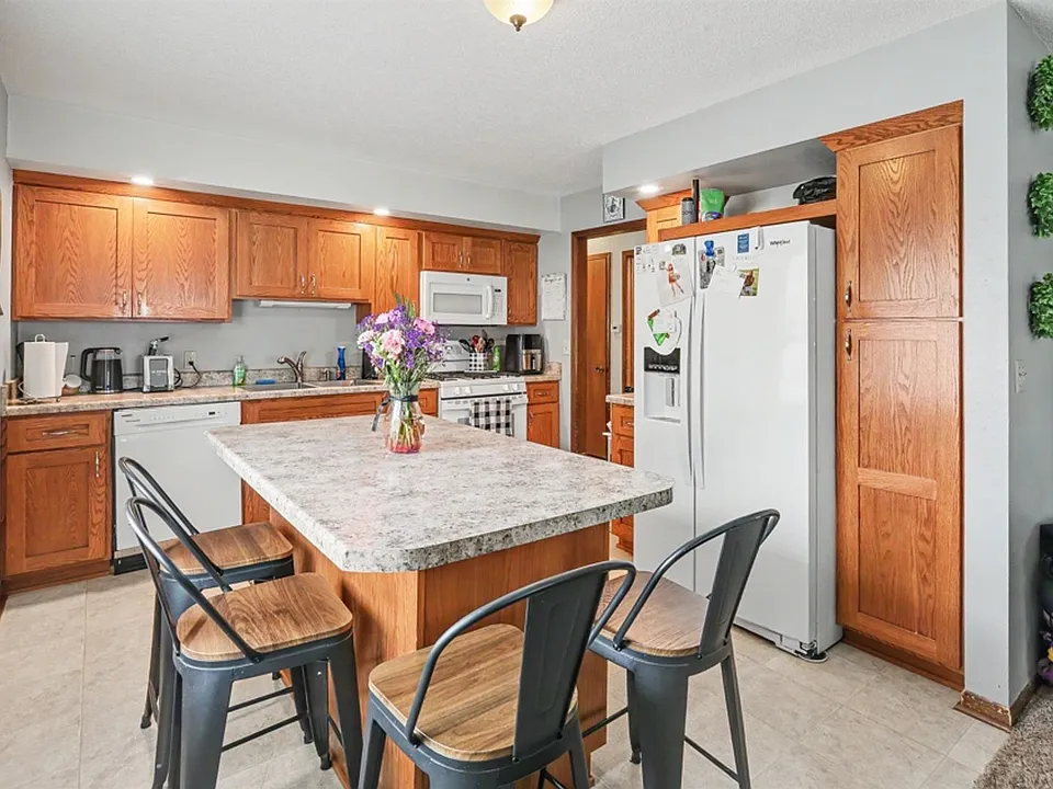 70 Brook Cir