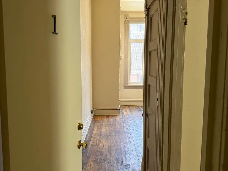 41 S San Joaquin St — Photo 2