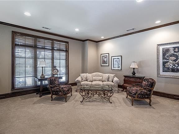 4th image of 5627 Miramar Dr