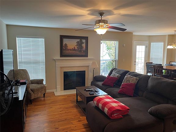 3rd image of 6825 Hampshire Ct