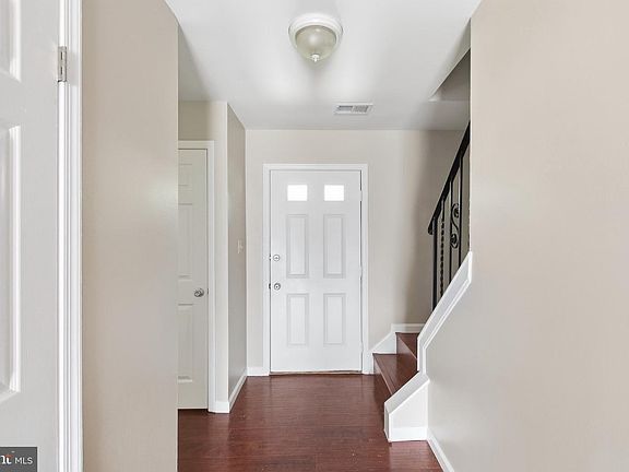 5th image of 826 Holly Dr