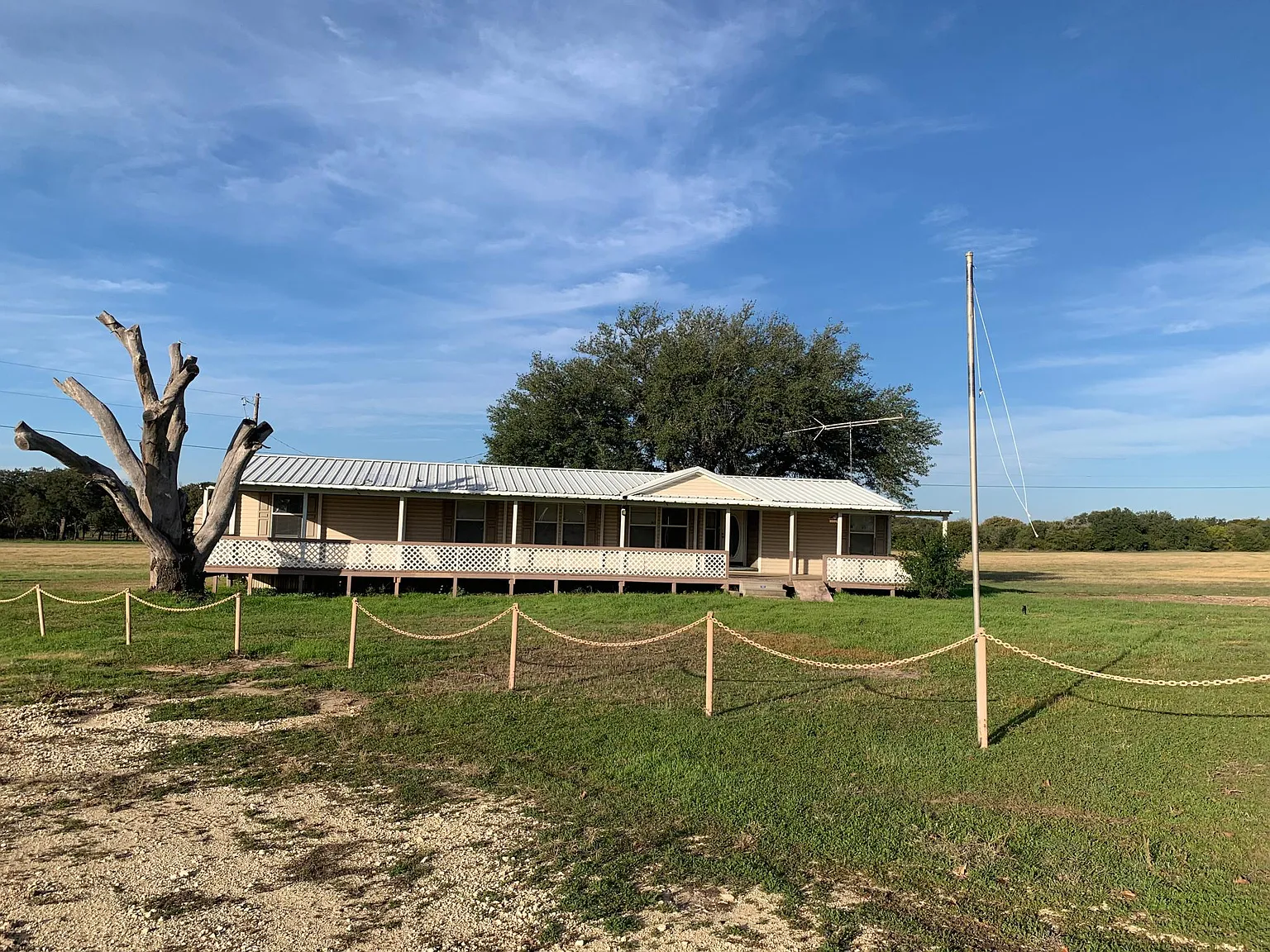 4 bed, 1624 sqft, $2,600 — Photo 2