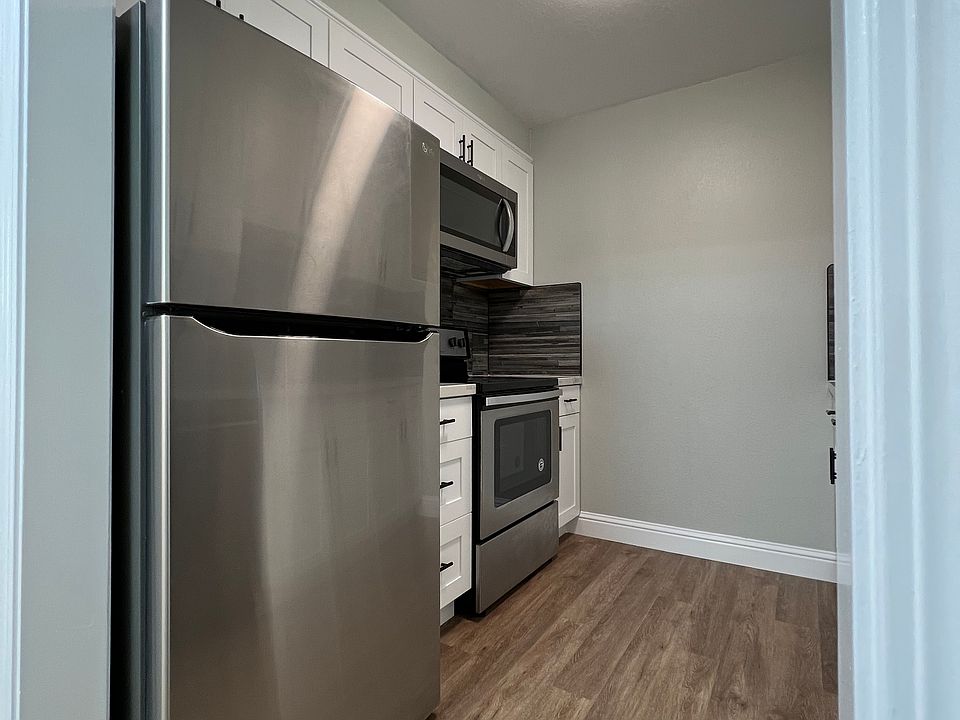 1st image of 1915 Mount Vernon Ct APT 11