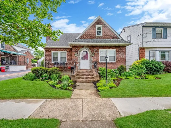 6 Maple Avenue, Floral Park, NY 11001