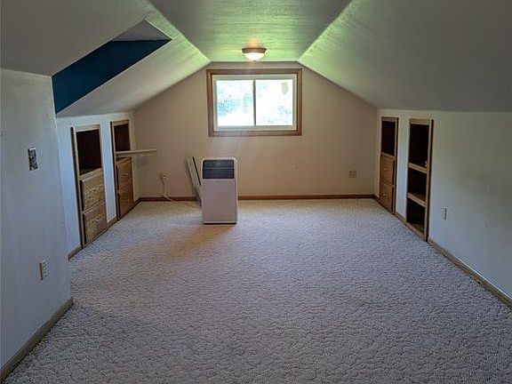 4th image of 418 E School
