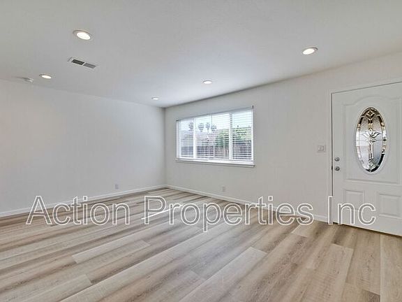 4th image of 146 Kittoe Dr Unit A