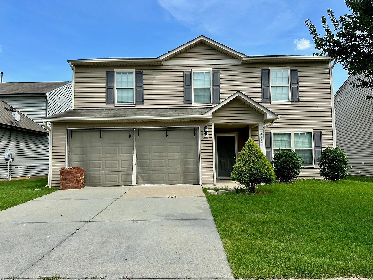 4 bed, 2298 sqft, $2,290 — Photo 1