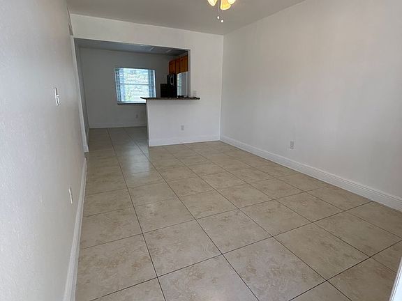 3rd image of 401 SW 5th St APT 4