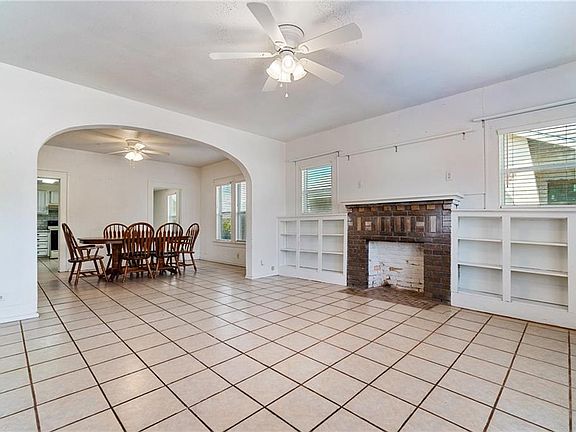 5th image of 515 W King Ave