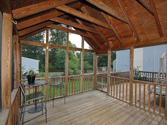 Screened-in back deck