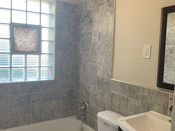 4th image of 7158 Vernon Ave