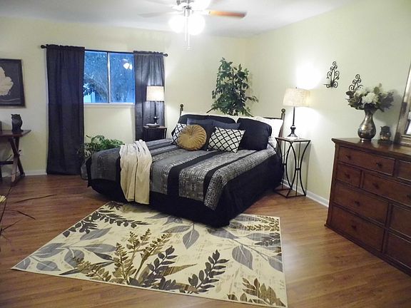 4th image of 319 Storeywood Dr