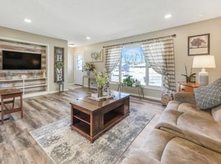 705 Southview Dr SW, Hutchinson, MN 55350