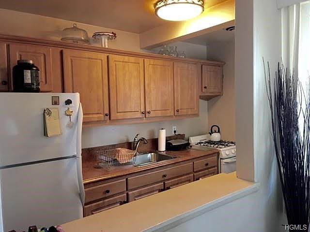 1st image of 4 Wyndover Woods Ln APT 1