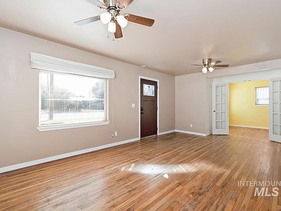 3rd image of 1025 S Johns Ave