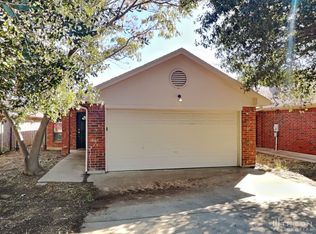 700 Stribling Cir, Azle, TX 76020